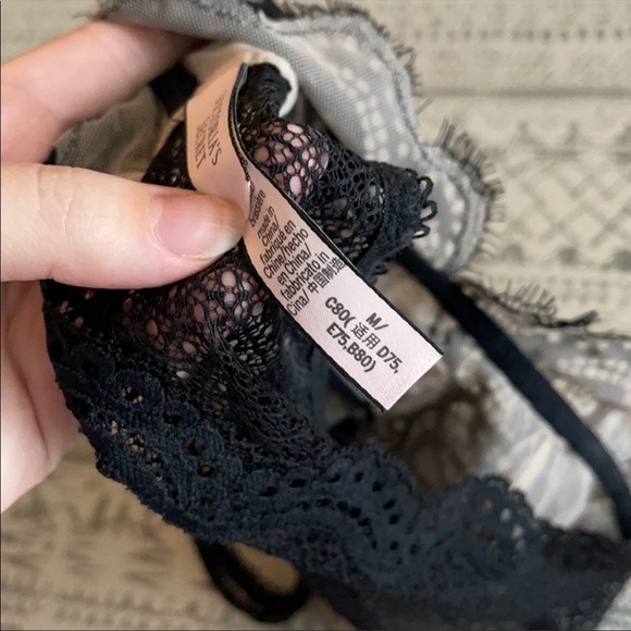 *SOLD* Victoria’s Secret Lace Bralette - Picture 6 of 7